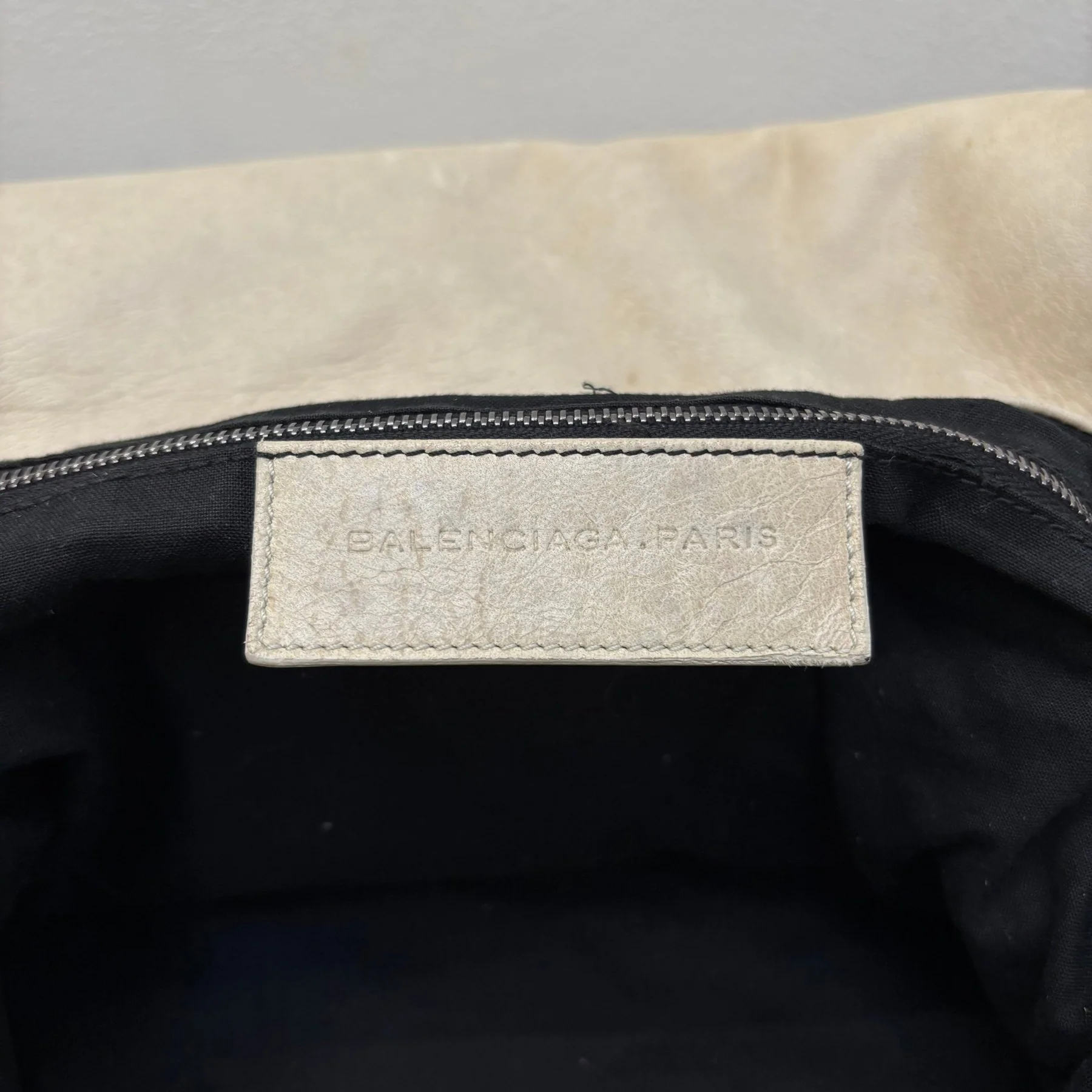 00s Balenciaga ‘The Day’ Leather Hobo Bag by Nicholas Ghesquiere - Image 14