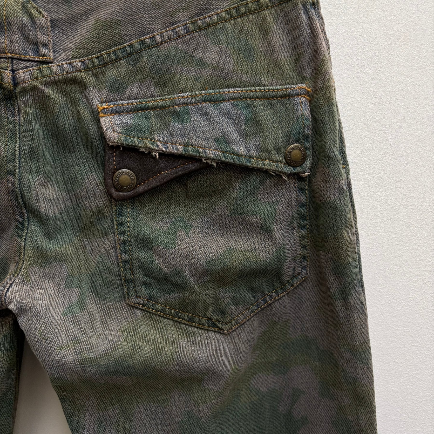 00s Dolce & Gabbana Camouflage Straight Jeans - Image 9