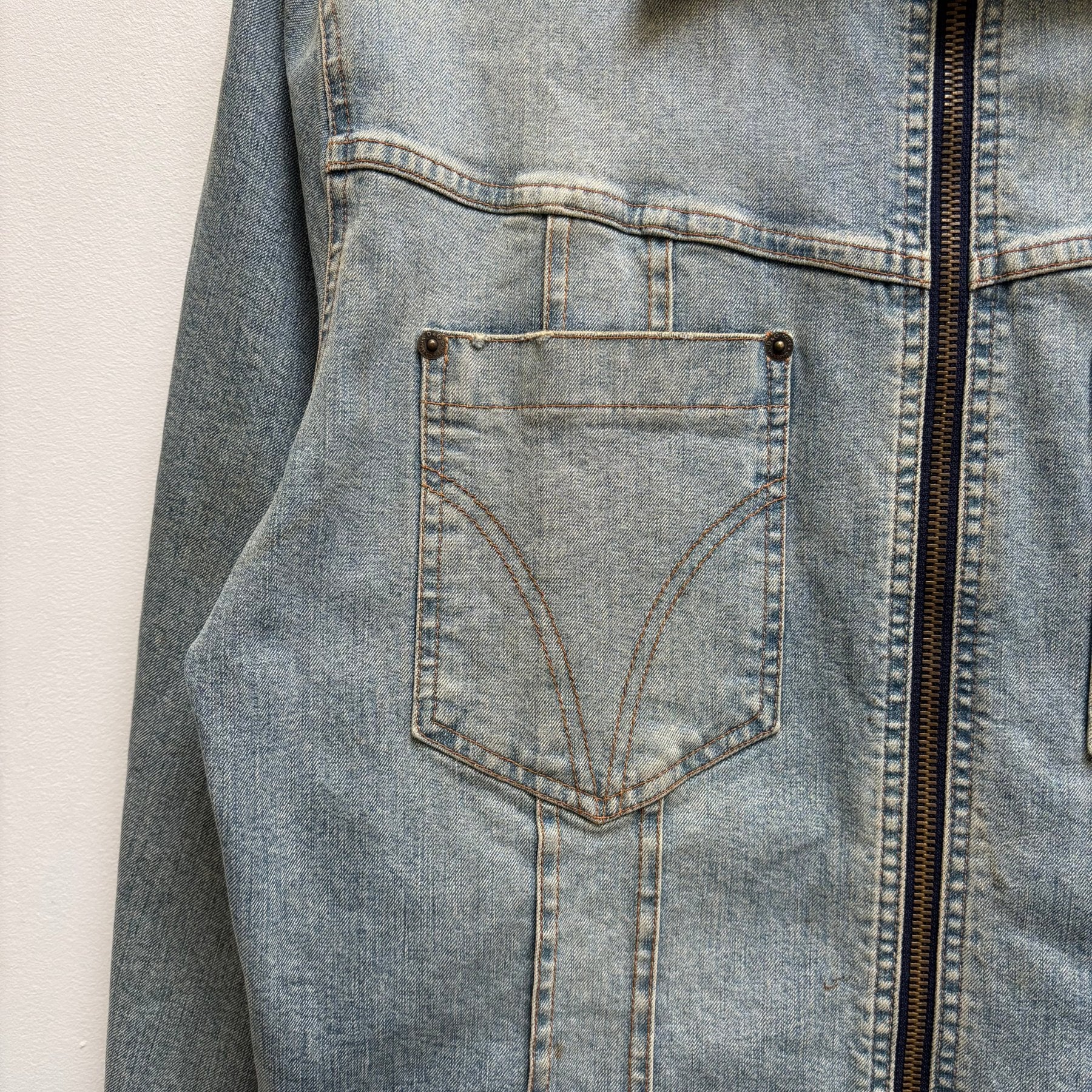 00s Dolce & Gabbana Light Wash Denim Zip-Up Jacket - Image 4