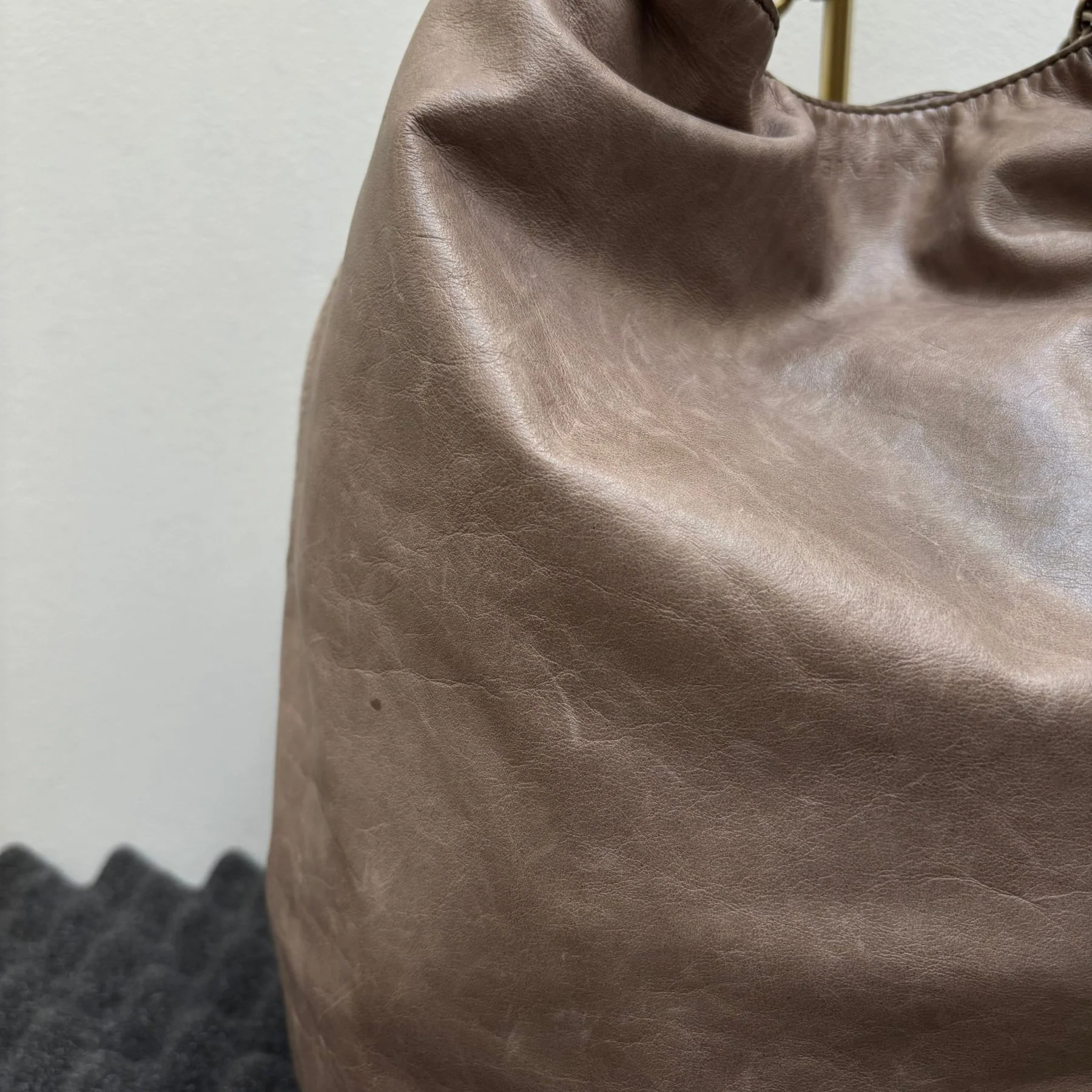 00s Givenchy Chain Strap Leather Hobo Bag - Image 10