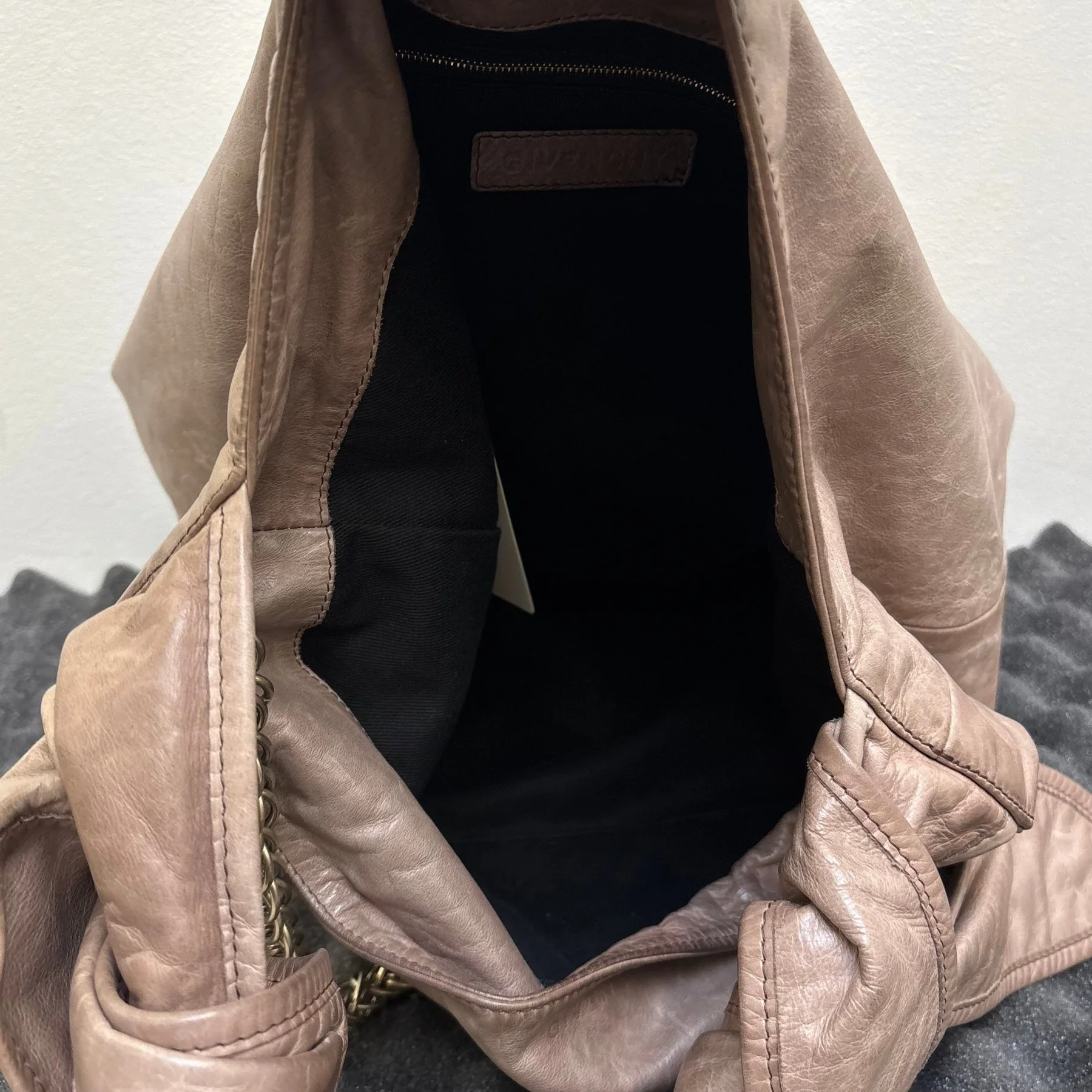 00s Givenchy Chain Strap Leather Hobo Bag - Image 14