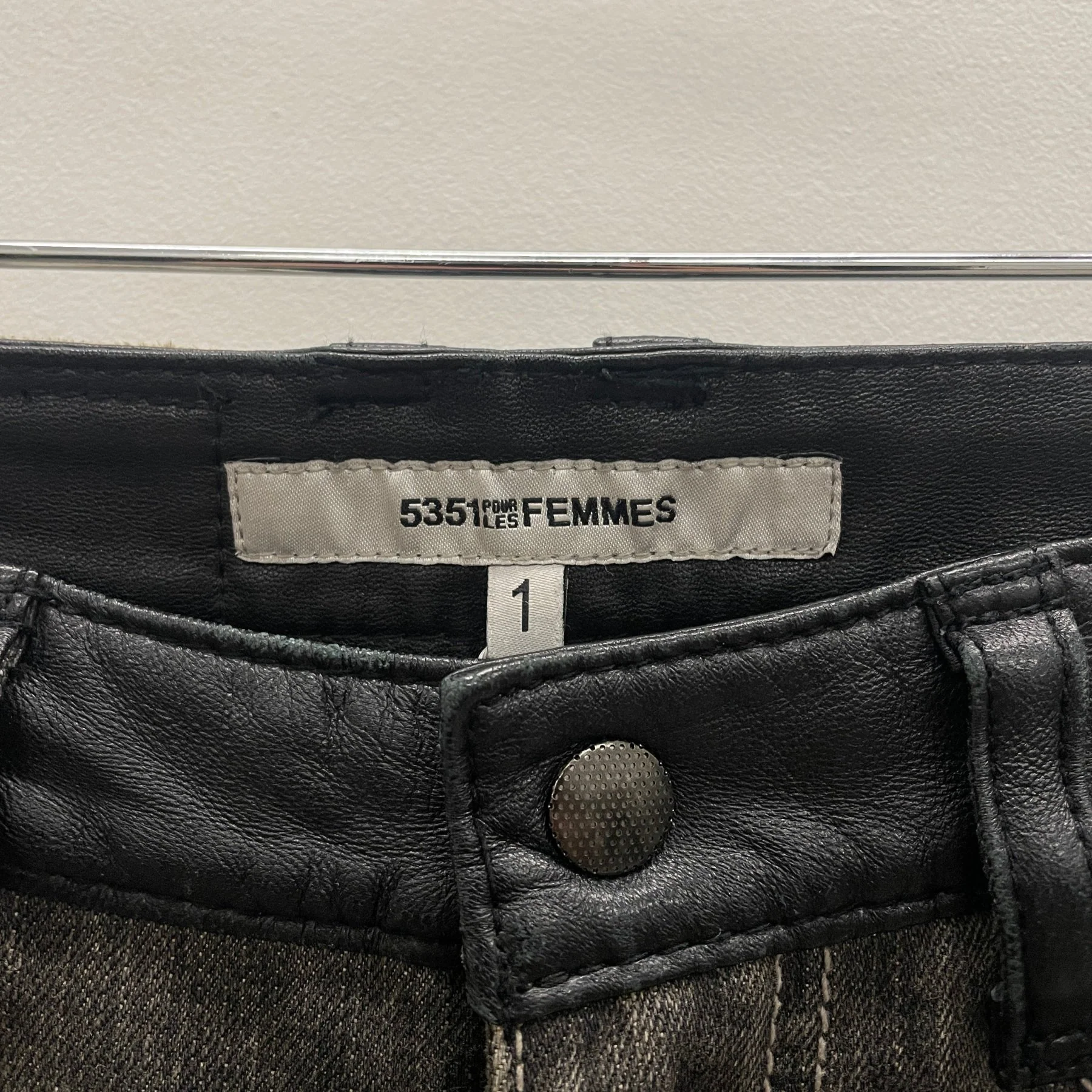 5351 Pour Les Femmes Leather Panels Jeans - Image 10