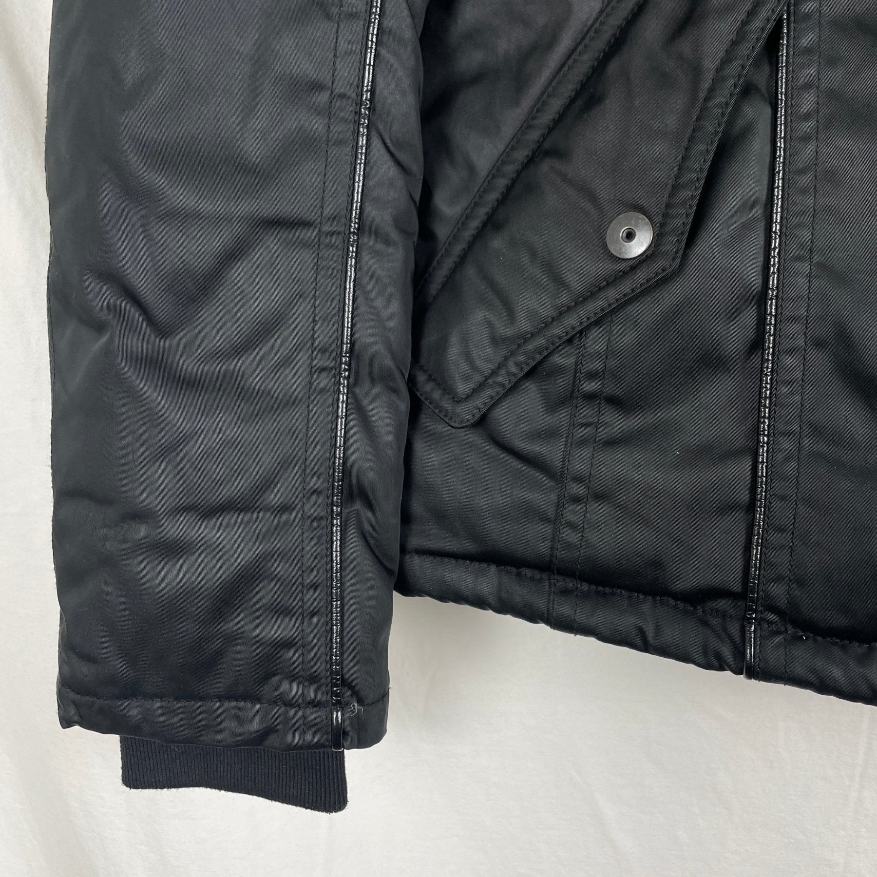 5351 Pour Les Hommes Fur Hooded Jacket - Image 9