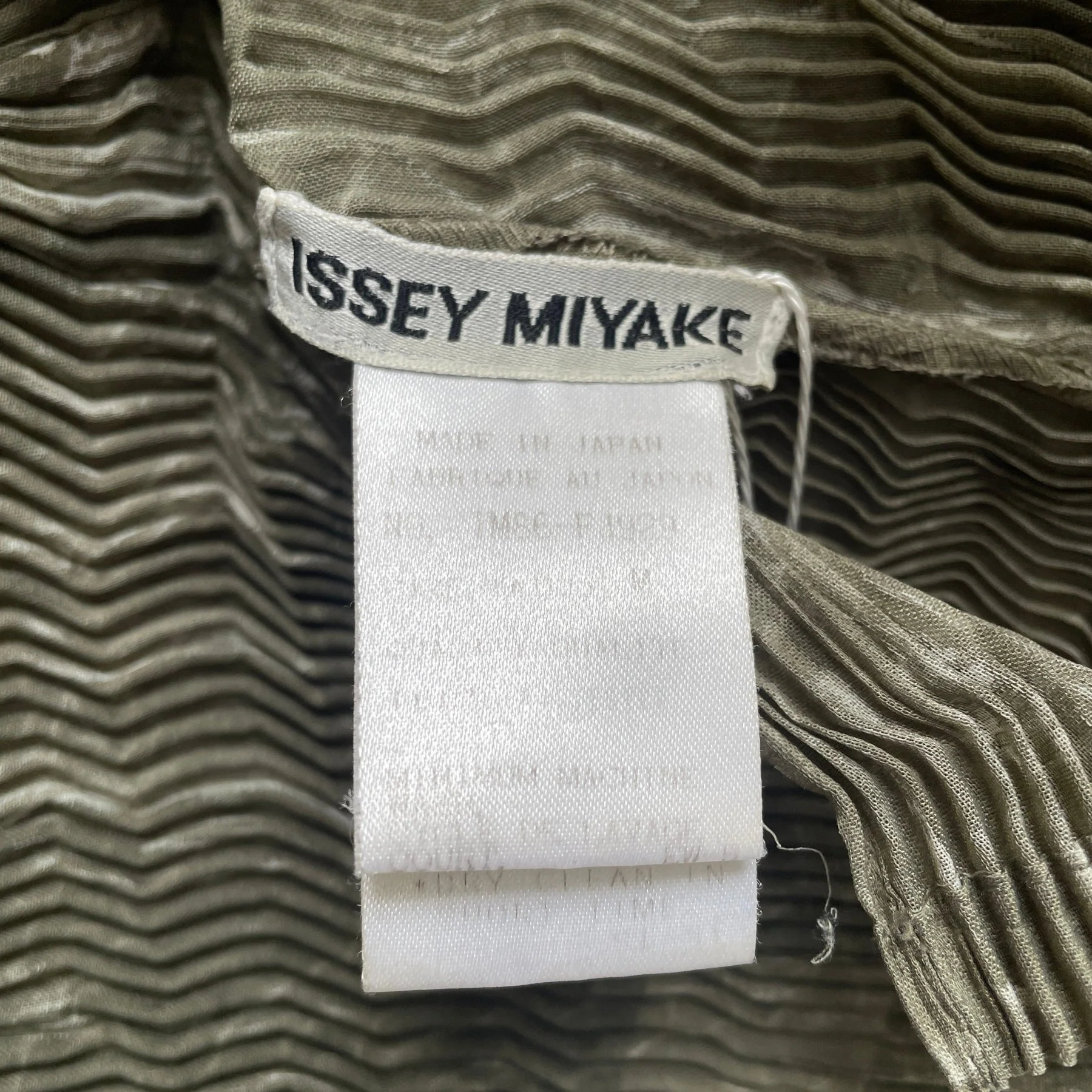 90s Issey Miyake Pleated Button-up - Image 9