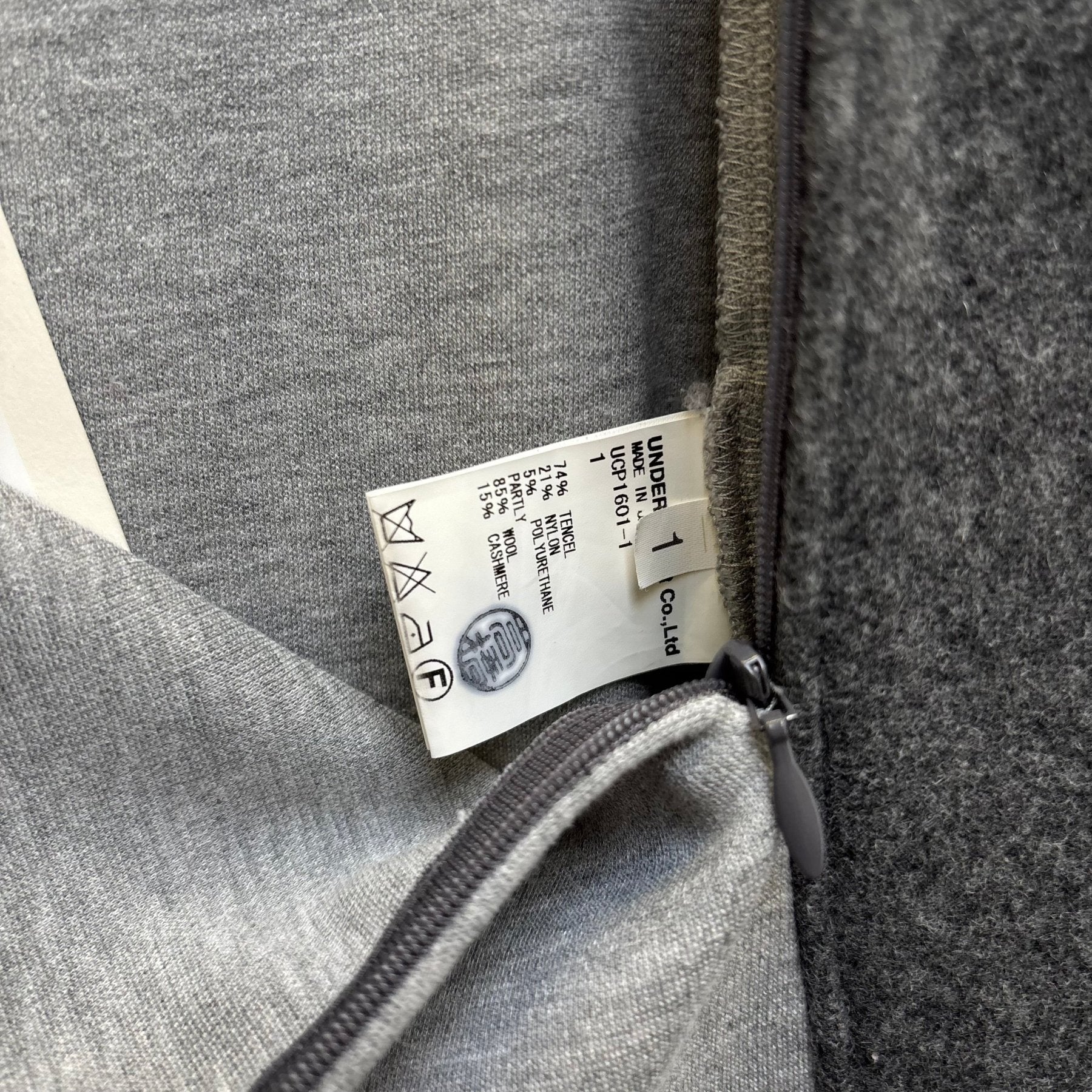FW15 Undercover “NO (B)ORDERS” Shield Half Skirt - Image 13