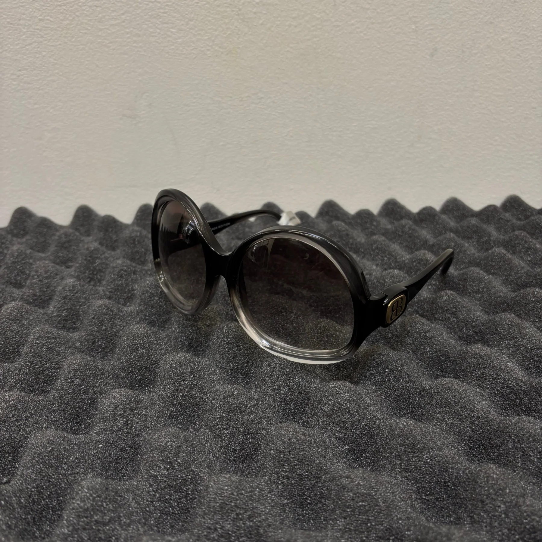 Balenciaga Oversized Gradient Glasses - Image 3