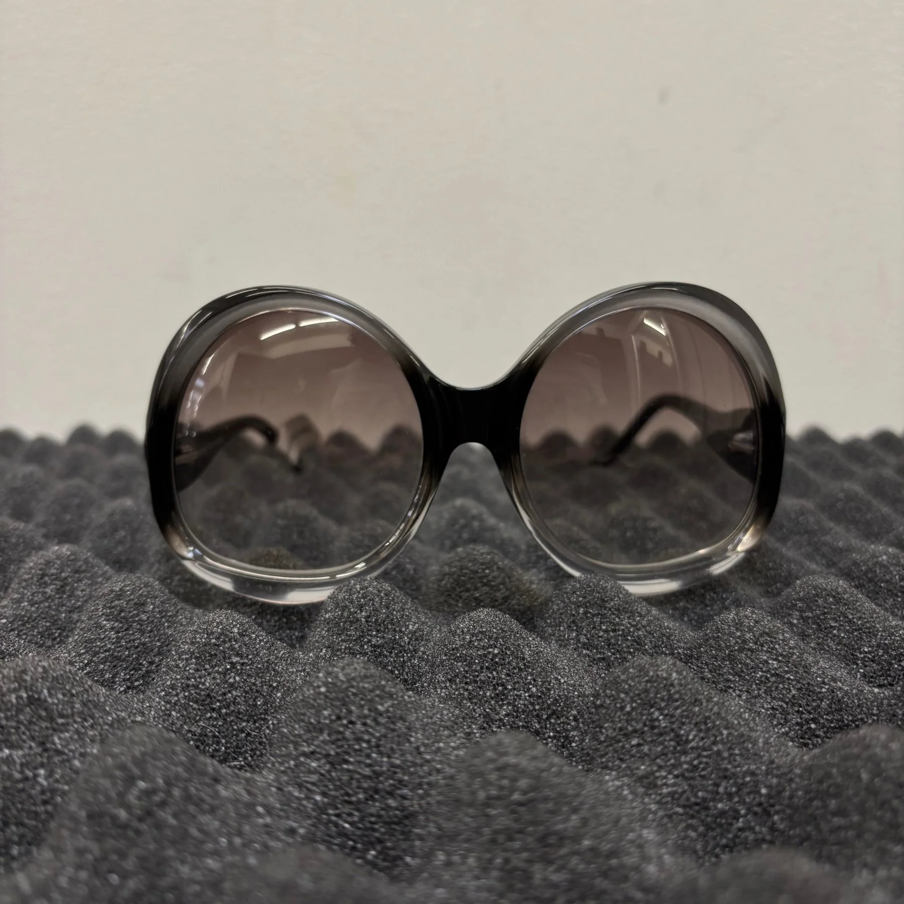 Balenciaga Oversized Gradient Glasses - Image 4