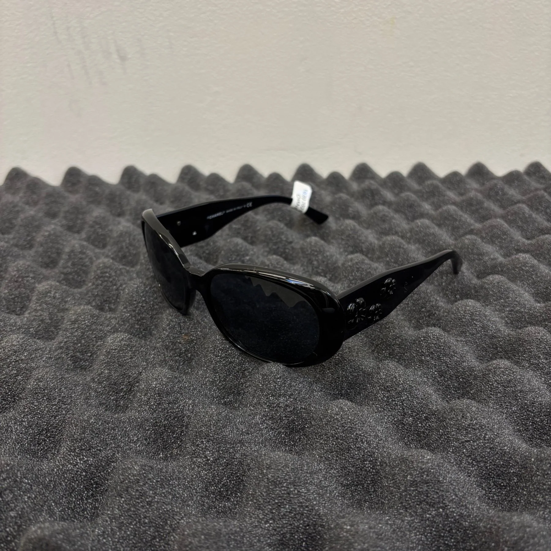 Chanel Flower Design Oval Sunglasses - Image 3