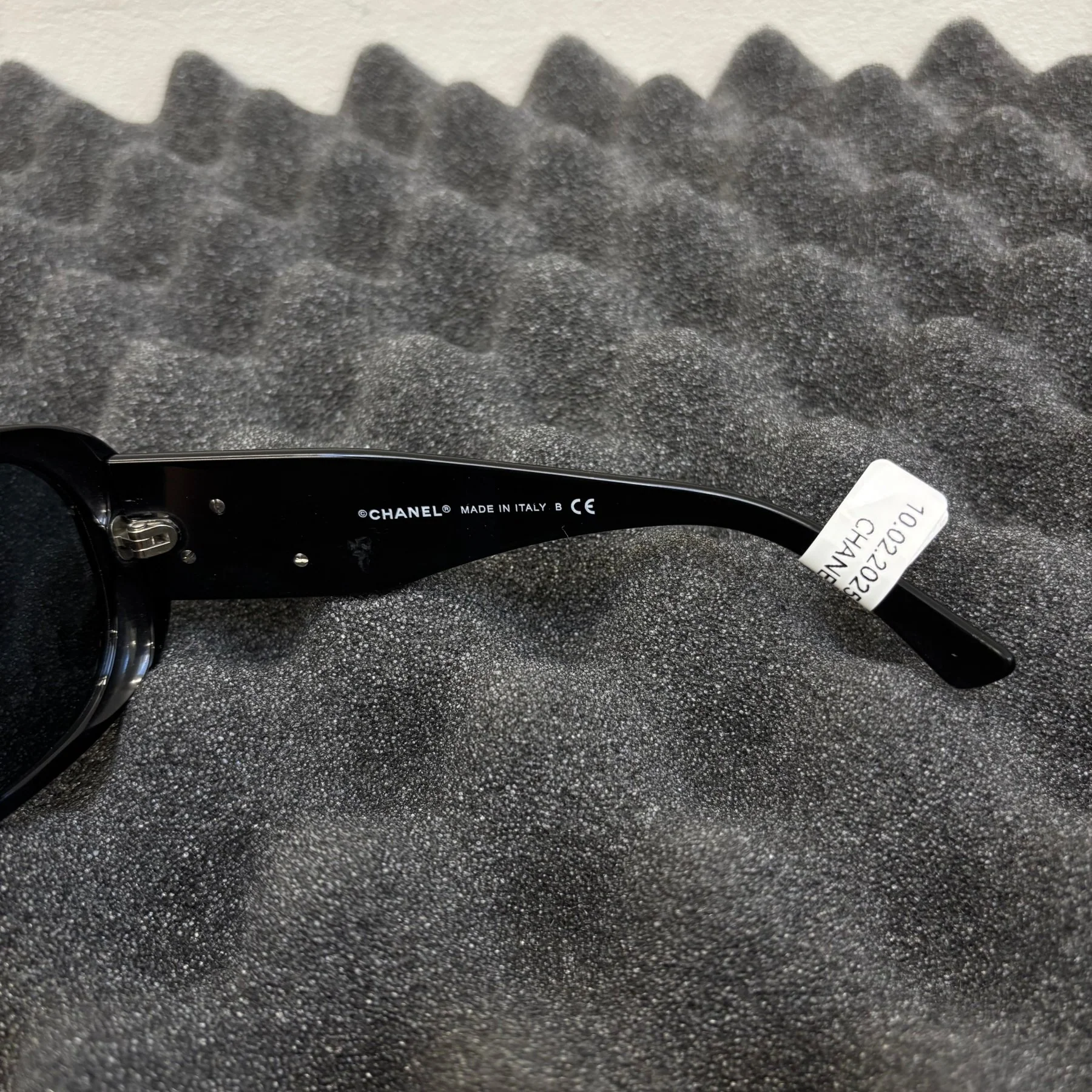 Chanel Flower Design Oval Sunglasses - Image 7