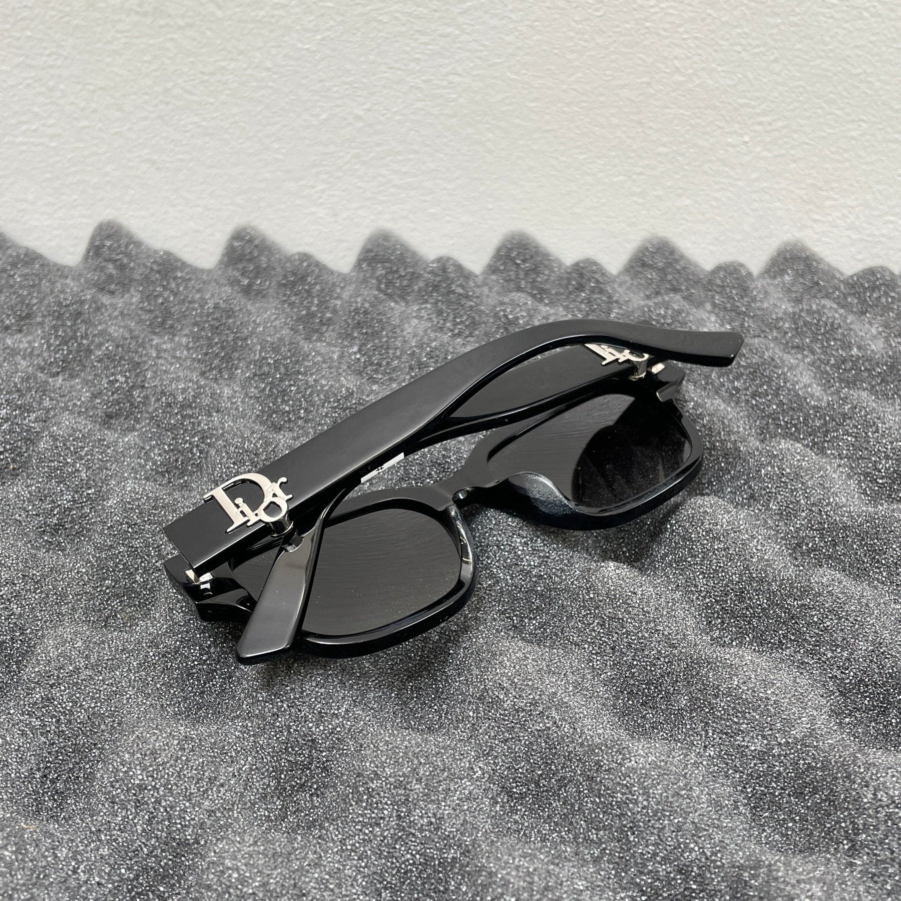 Christian Dior Oblique SF1 Black Sunglasses - Image 8