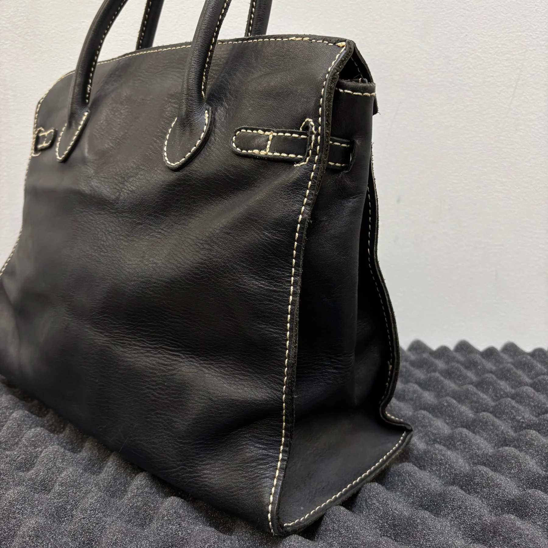 Contrast Stitching Leather Firkin Handbag - Image 12