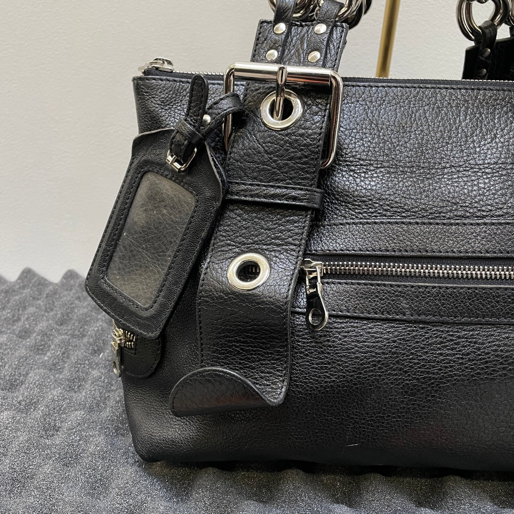 FW03 Chloé by Phoebe Philo Chain Link Accordion Bag - Image 3