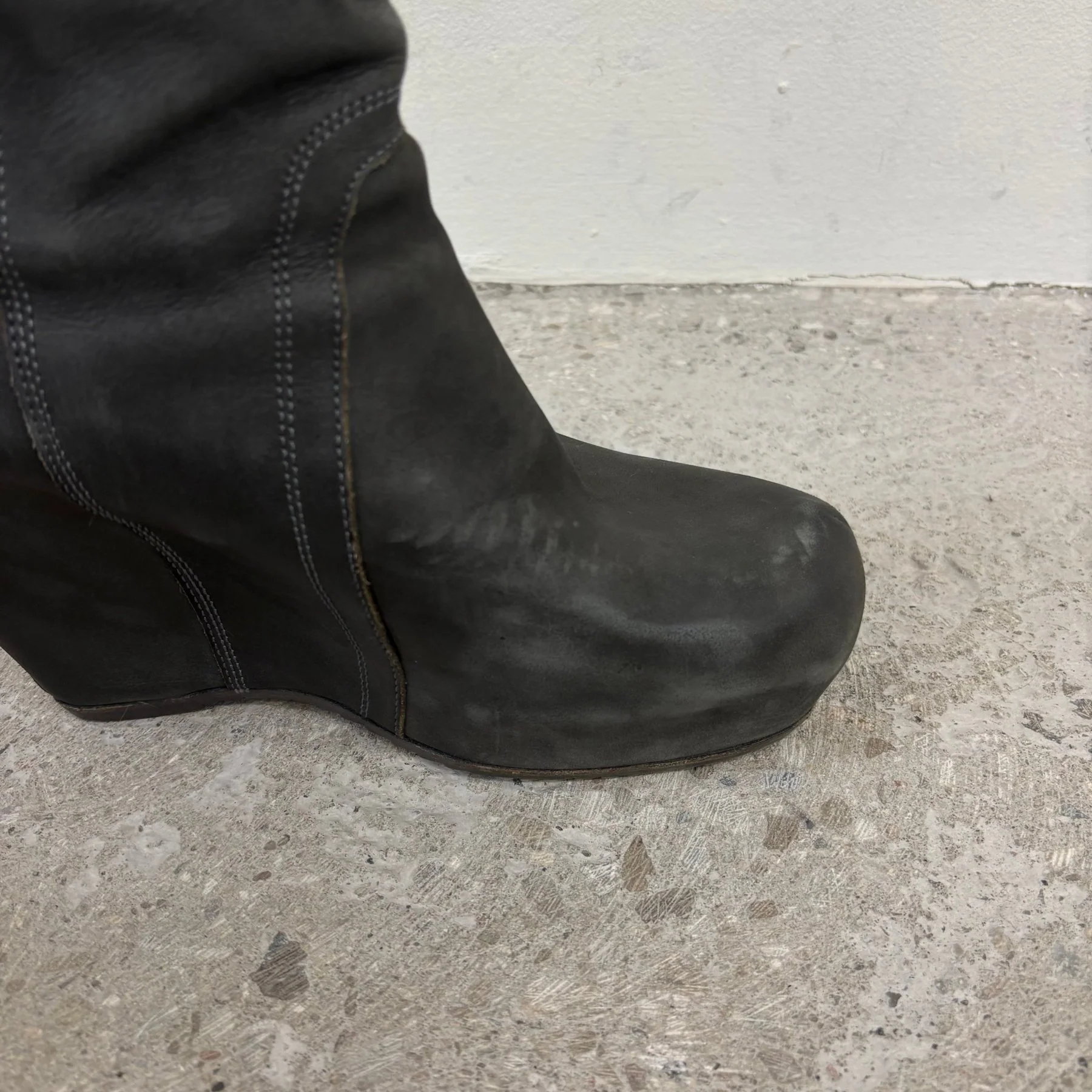 FW13 Rick Owens ‘PLINTH’ Wedge Knee High Leather Boots - Image 7