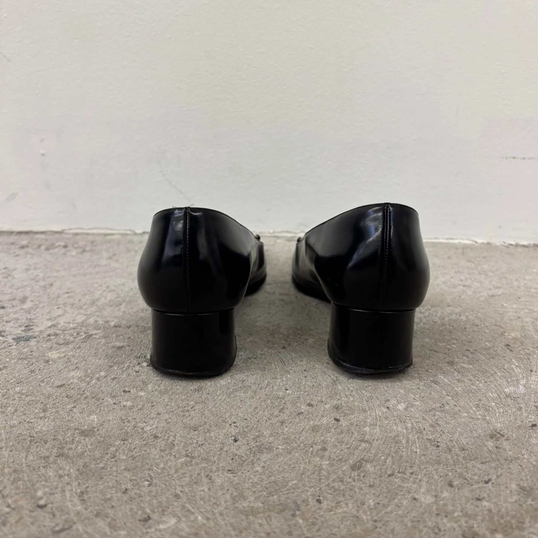 FW95 Gucci by Tom Ford Block Heel Patent Leather Pumps - Image 4