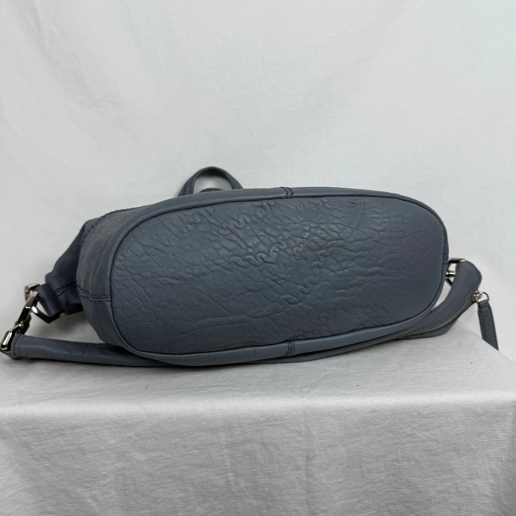 Givenchy Nightingale Leather Shoulder Bag - Image 3