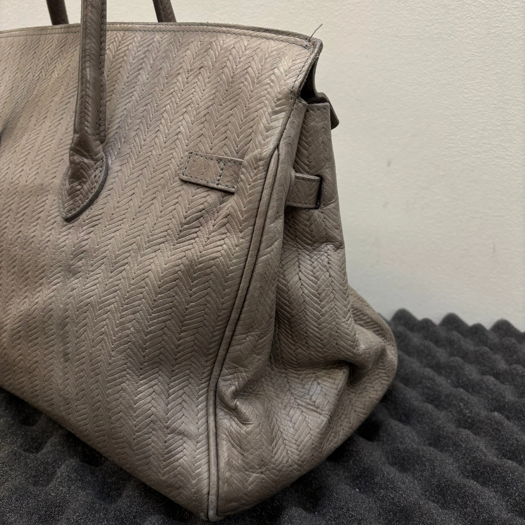Grey Fishnet Patterned Leather Firkin Handbag - Image 12