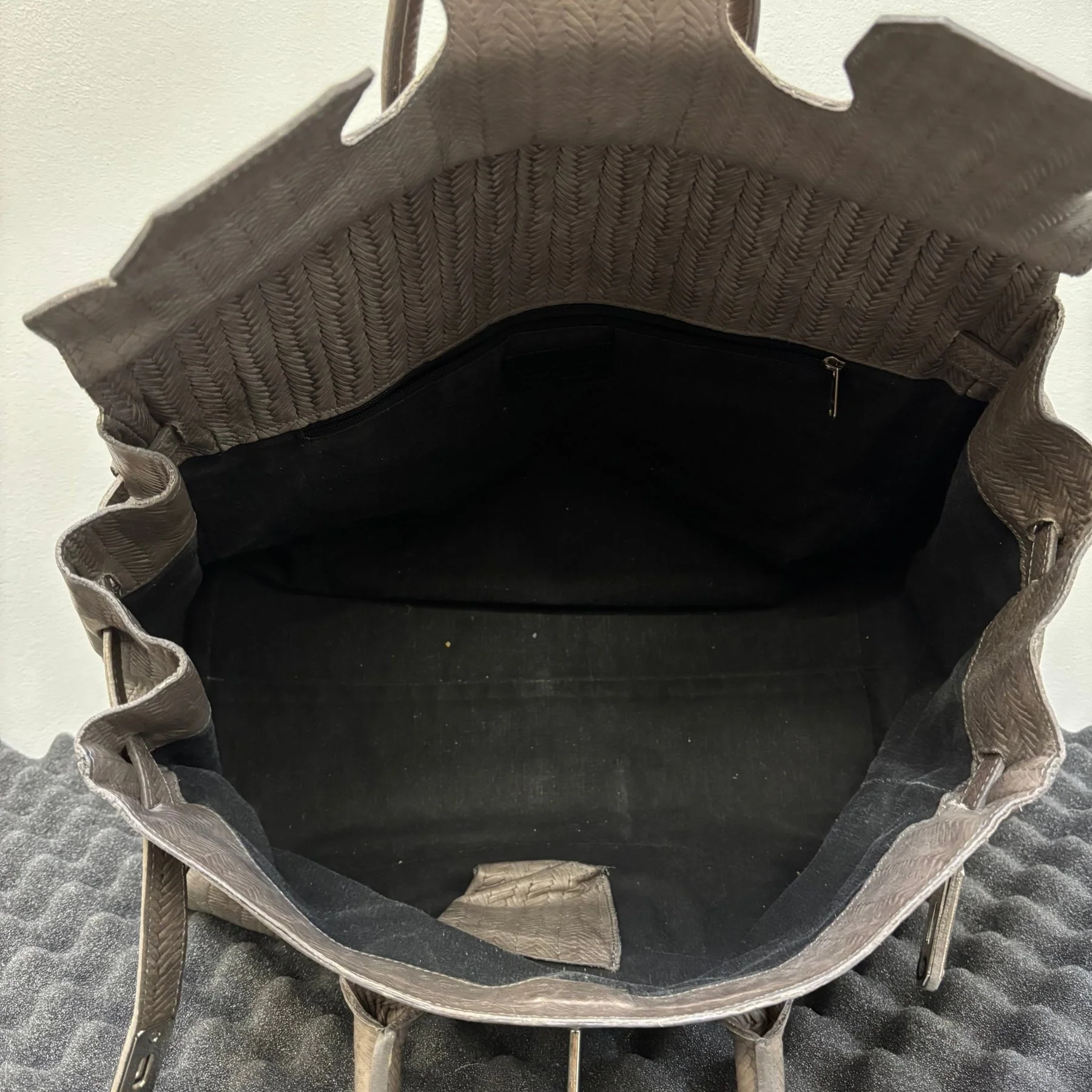 Grey Fishnet Patterned Leather Firkin Handbag - Image 15