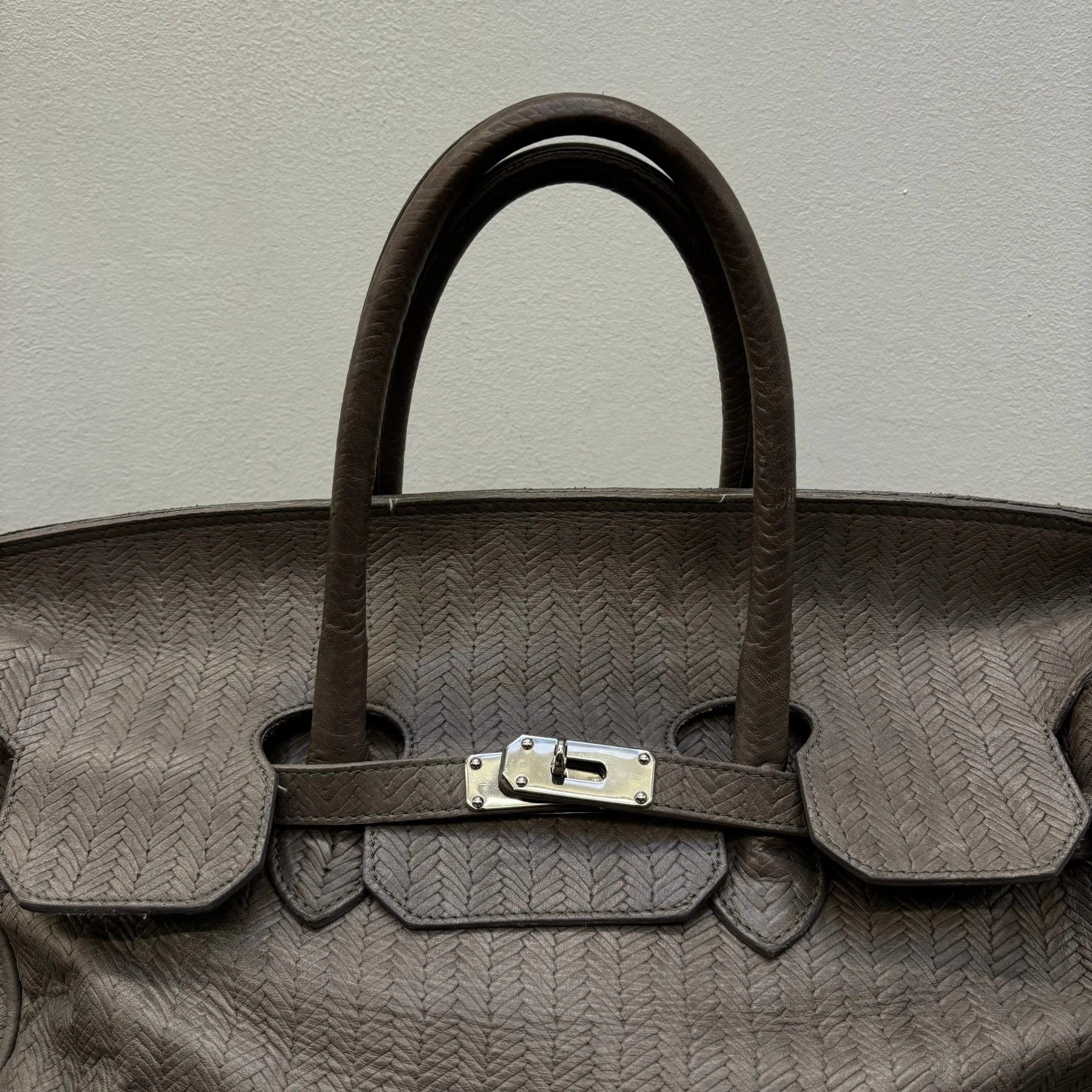 Grey Fishnet Patterned Leather Firkin Handbag - Image 3