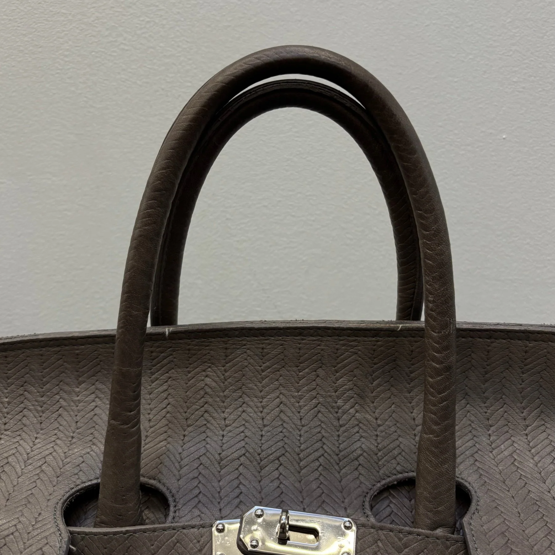 Grey Fishnet Patterned Leather Firkin Handbag - Image 6