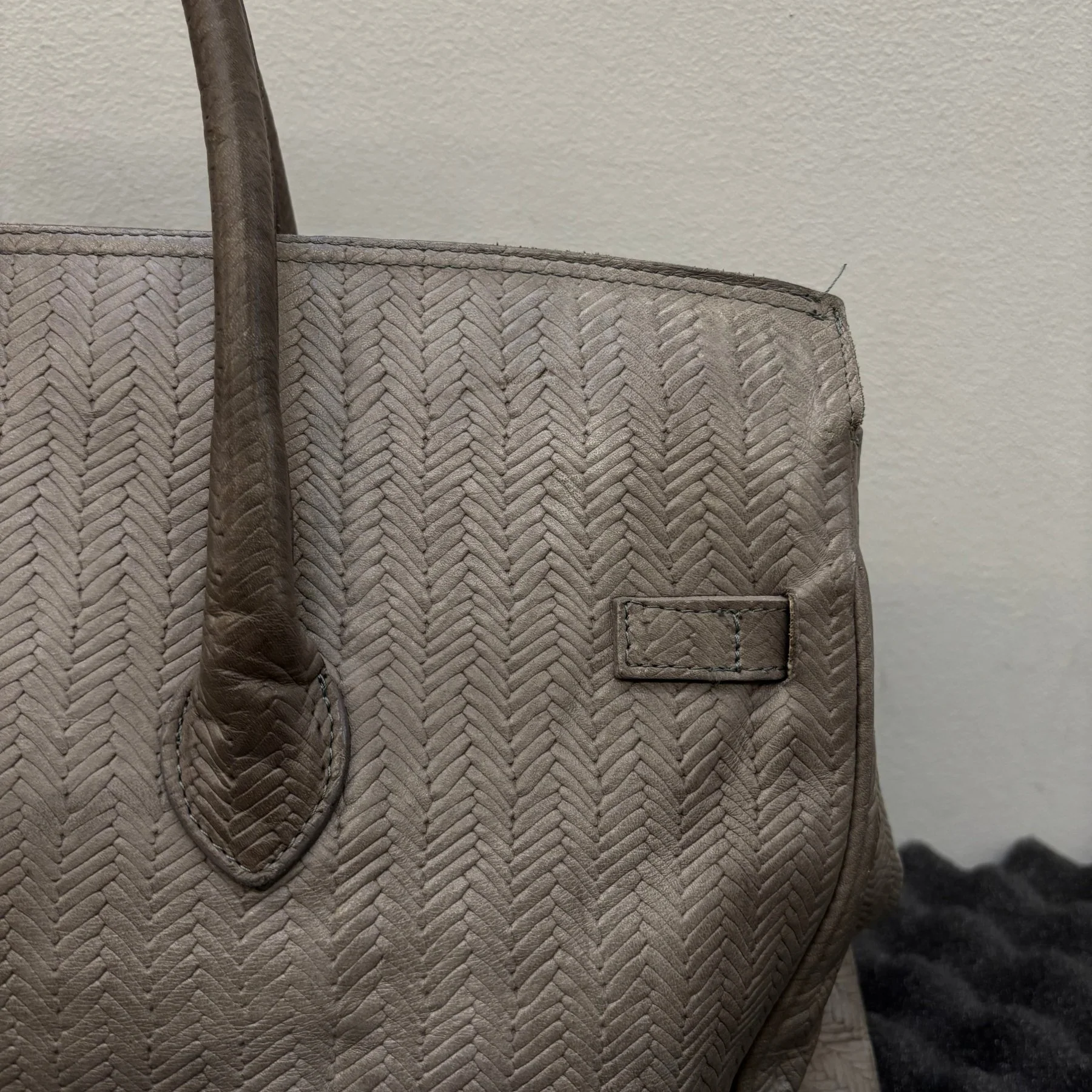 Grey Fishnet Patterned Leather Firkin Handbag - Image 9