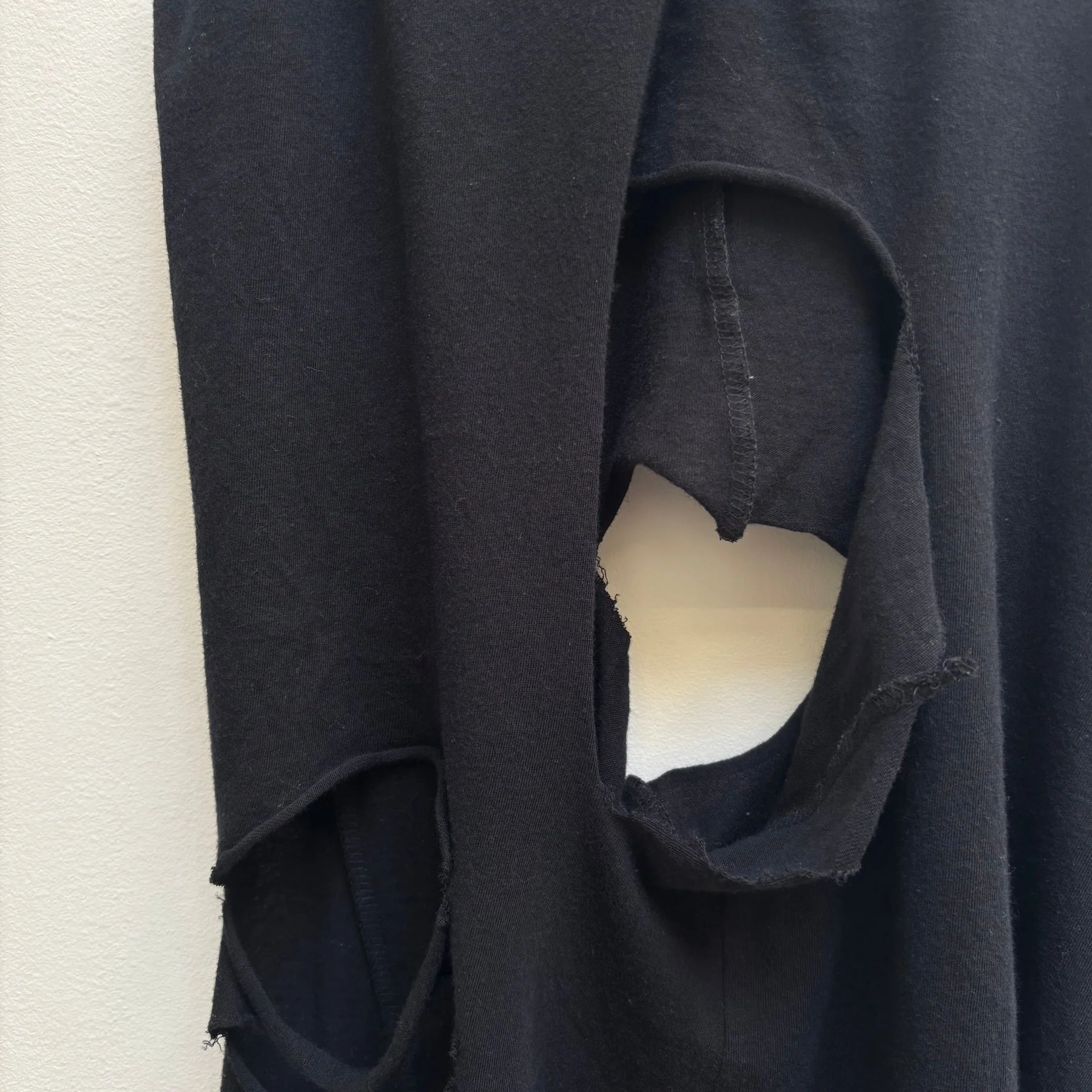Le Grand Bleu (L.G.B) Distressed Tank Top - Image 10