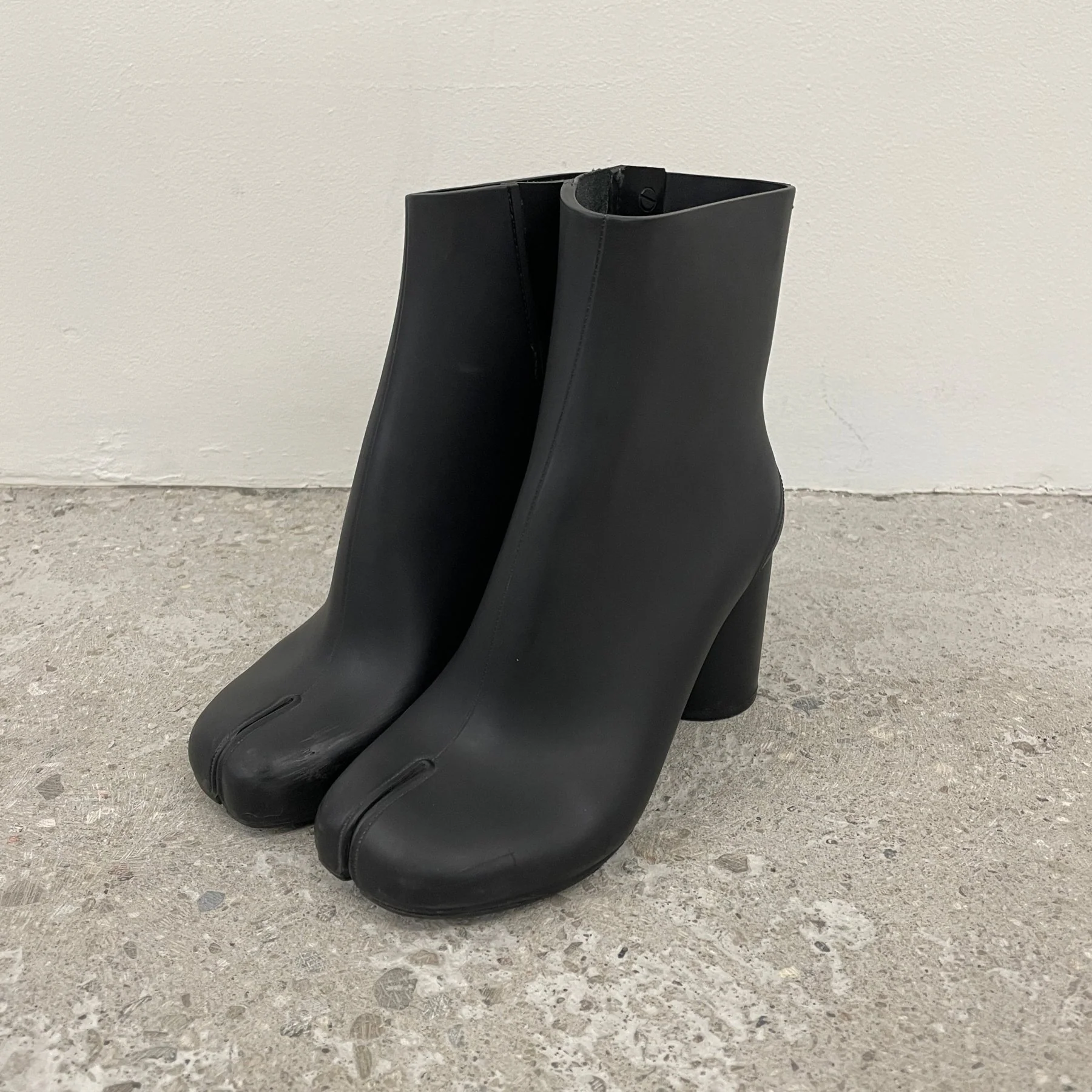 Maison Margiela MM22 Rubber Heeled Tabi Boot - Image 2