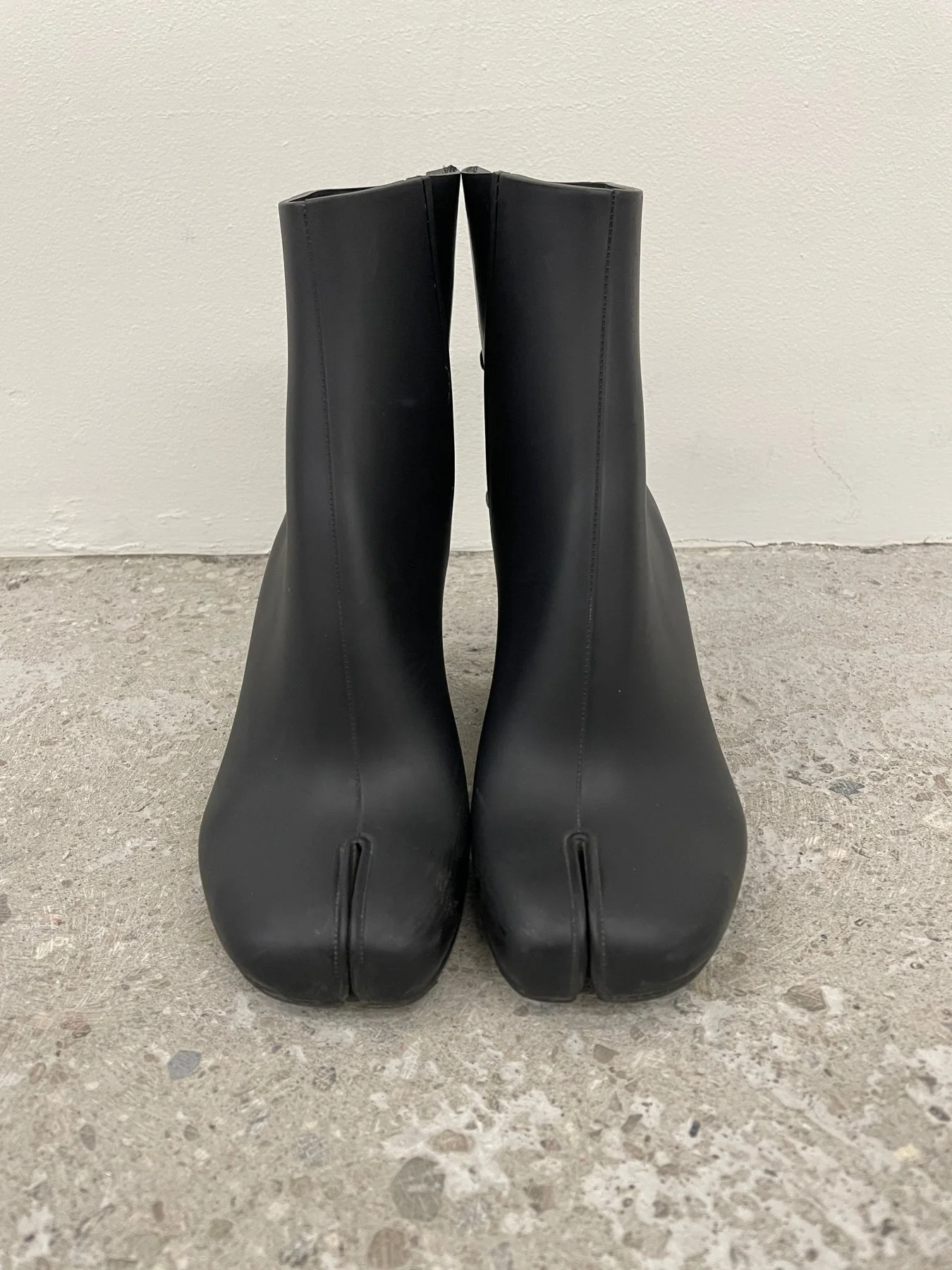 Maison Margiela MM22 Rubber Heeled Tabi Boot - Image 3