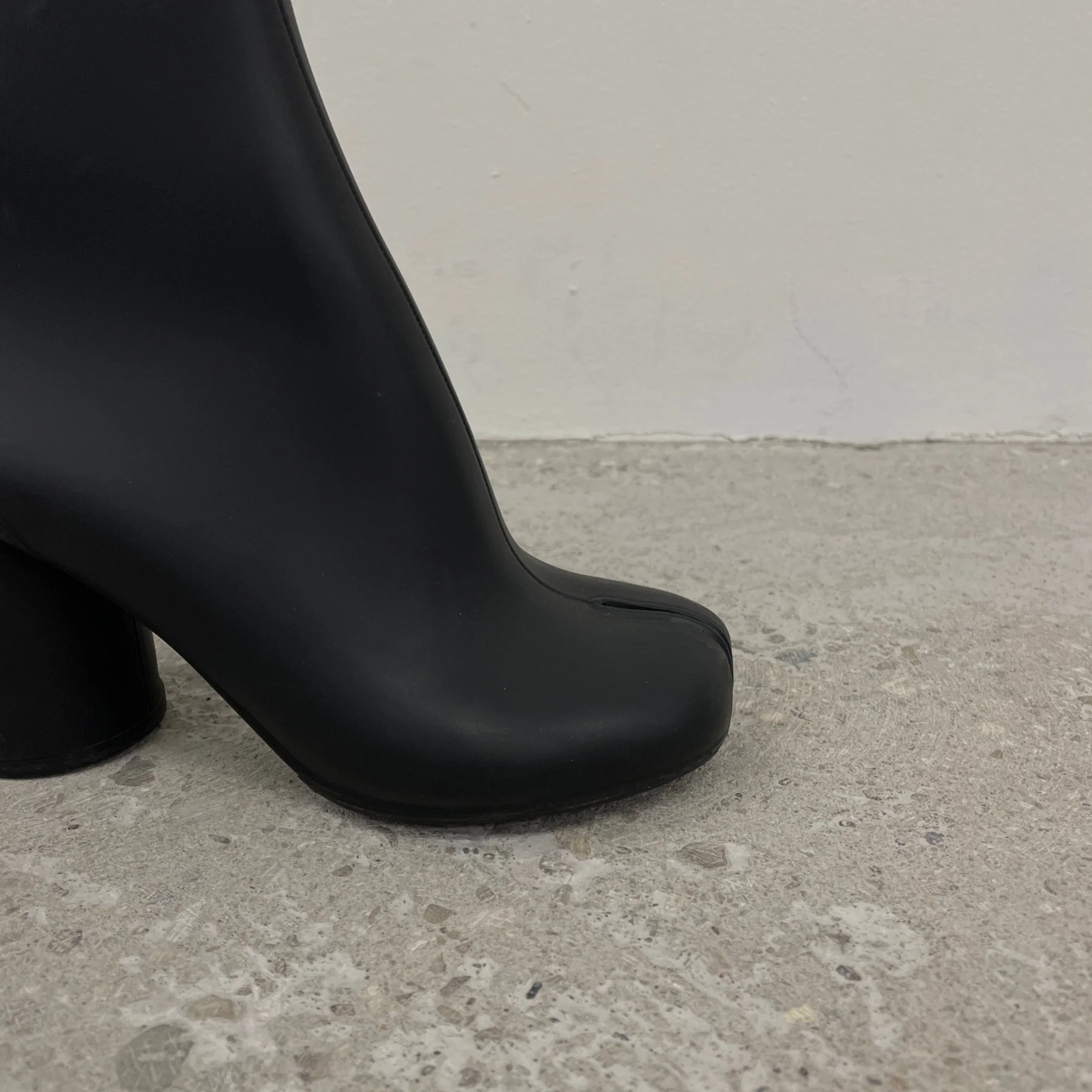 Maison Margiela MM22 Rubber Heeled Tabi Boot - Image 5