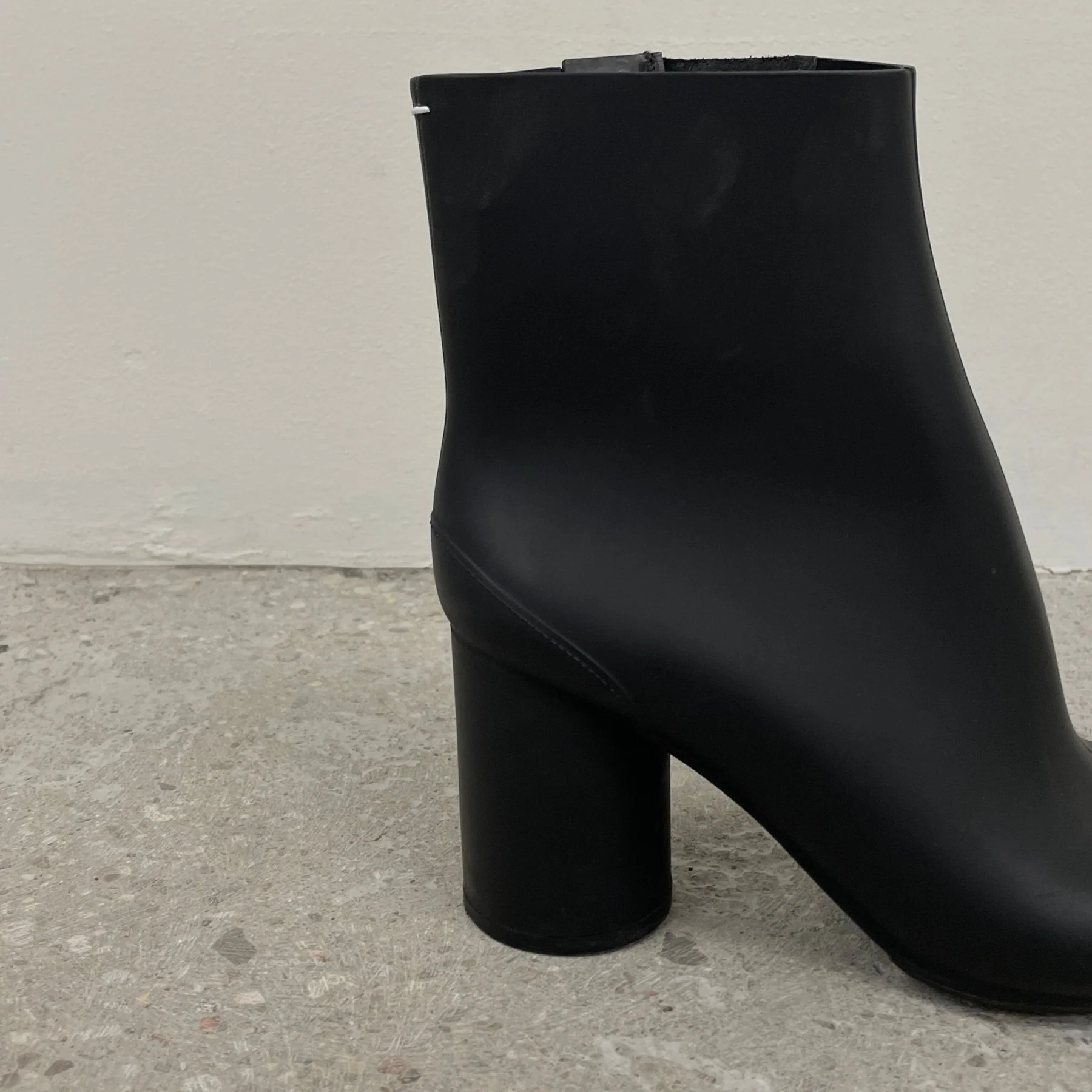 Maison Margiela MM22 Rubber Heeled Tabi Boot - Image 6