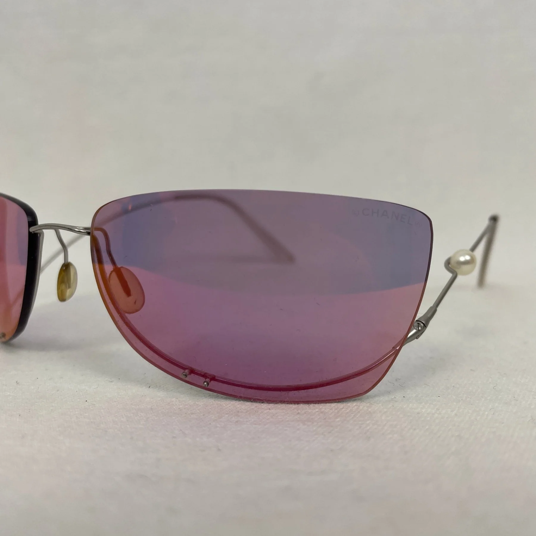 SS02 Chanel Pearl Sunglasses - Image 6