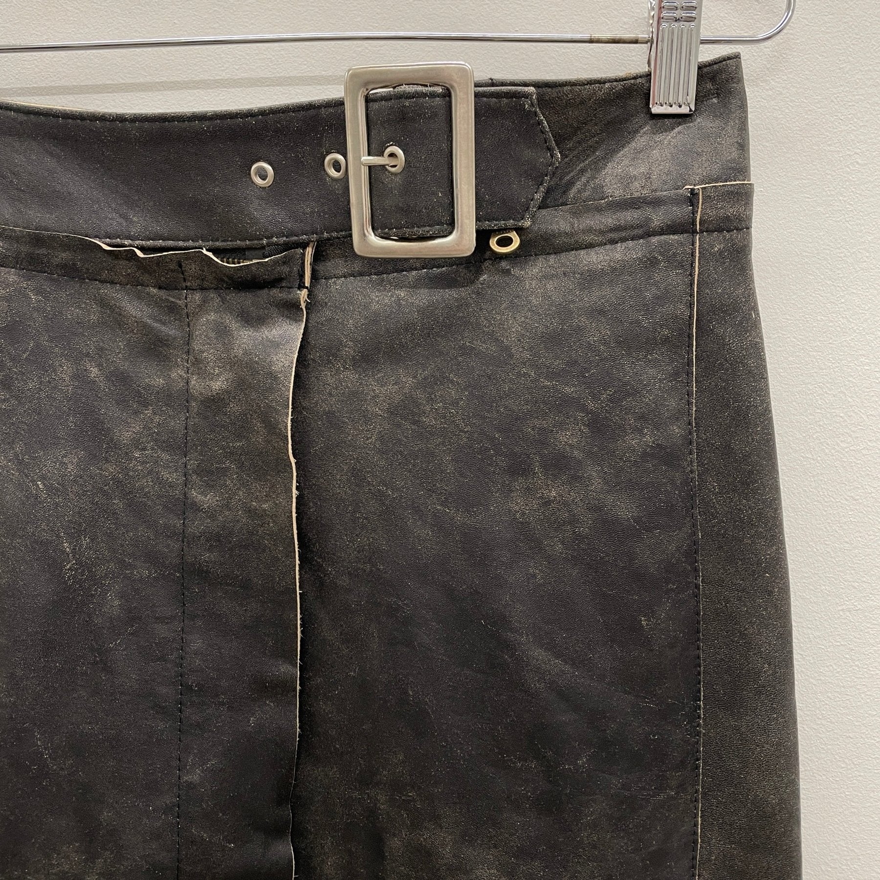 Vent Couvert Leather Buckle Skirt - Image 4