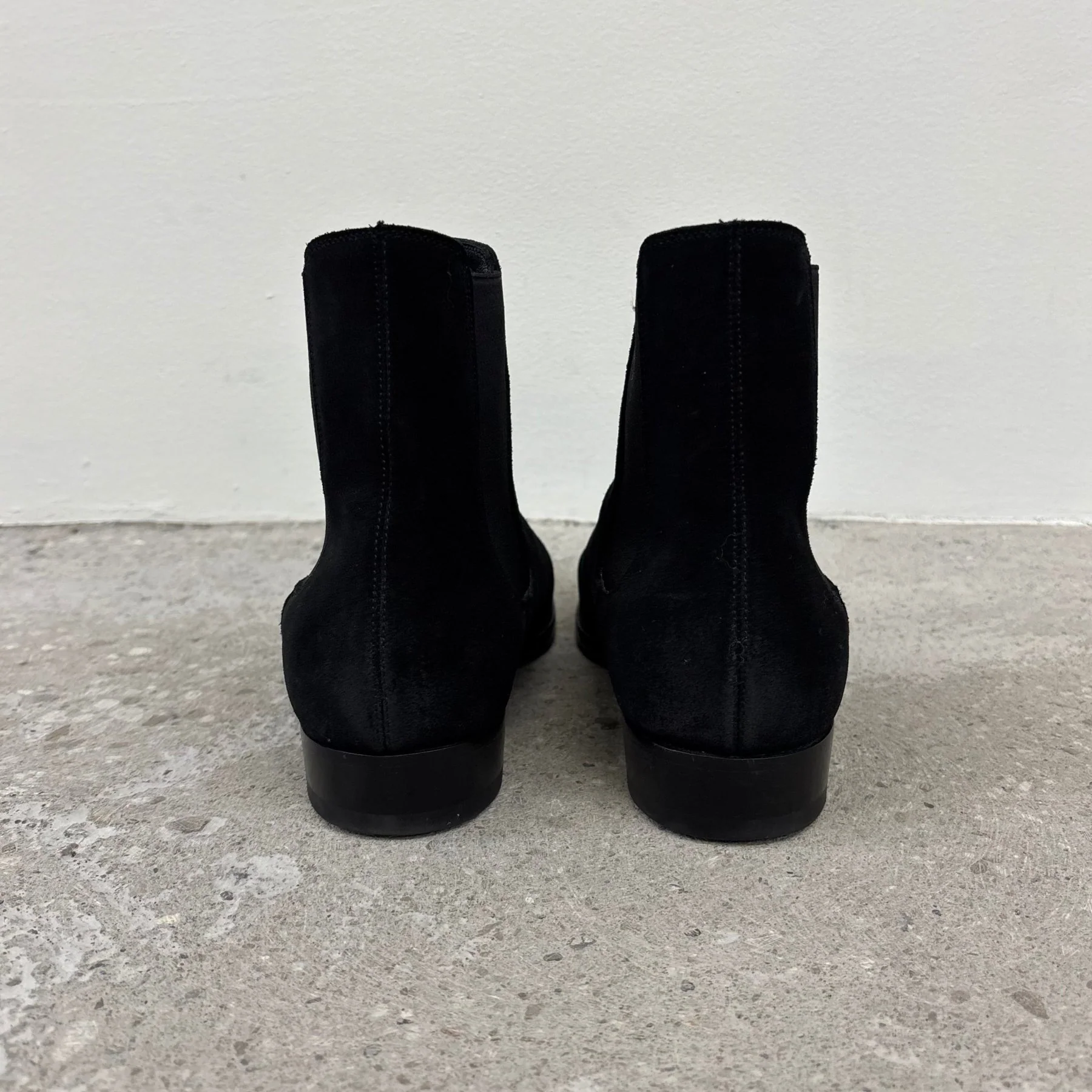 Yves Saint Laurent Wyatt Suede Chelsea Boots - Image 4
