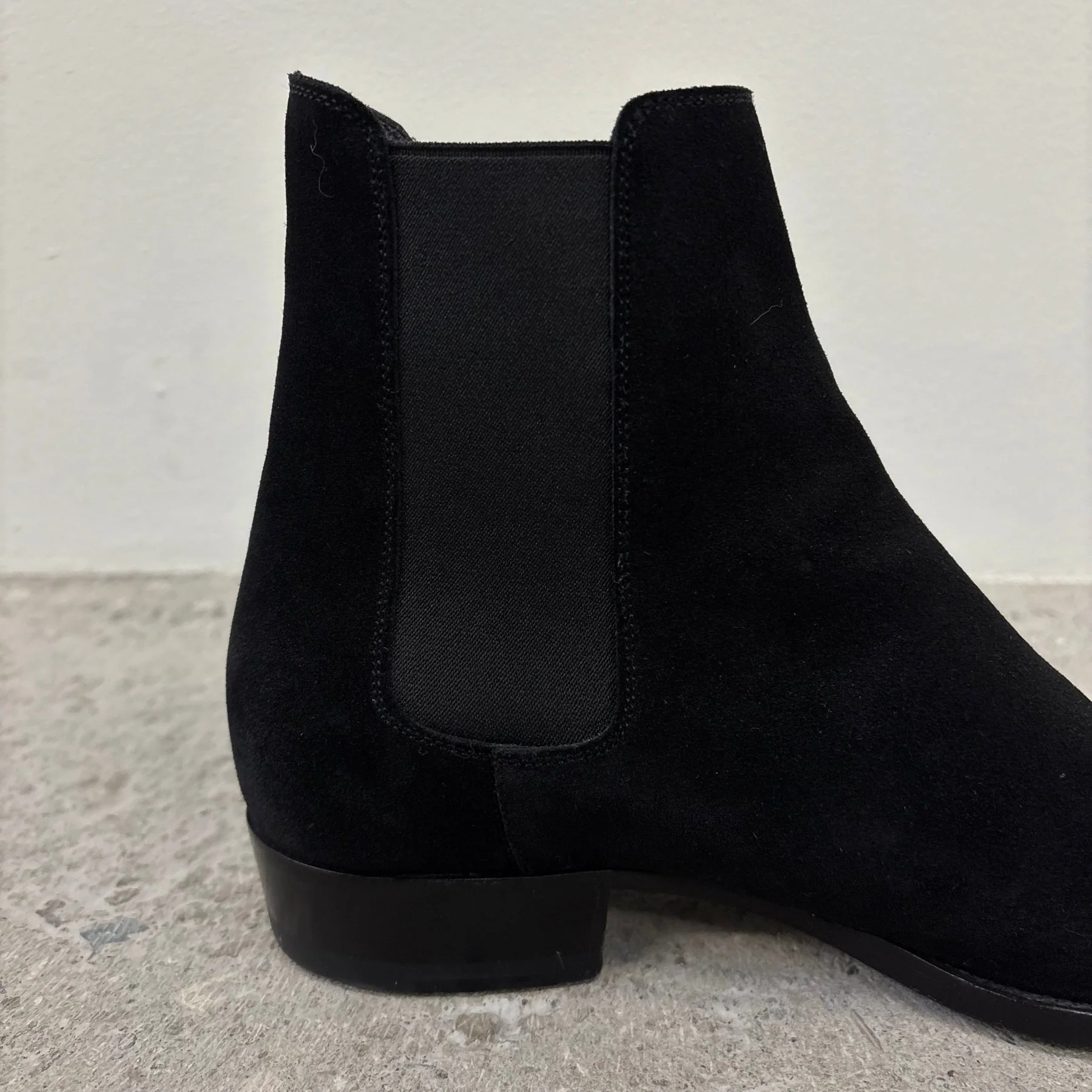 Yves Saint Laurent Wyatt Suede Chelsea Boots - Image 5