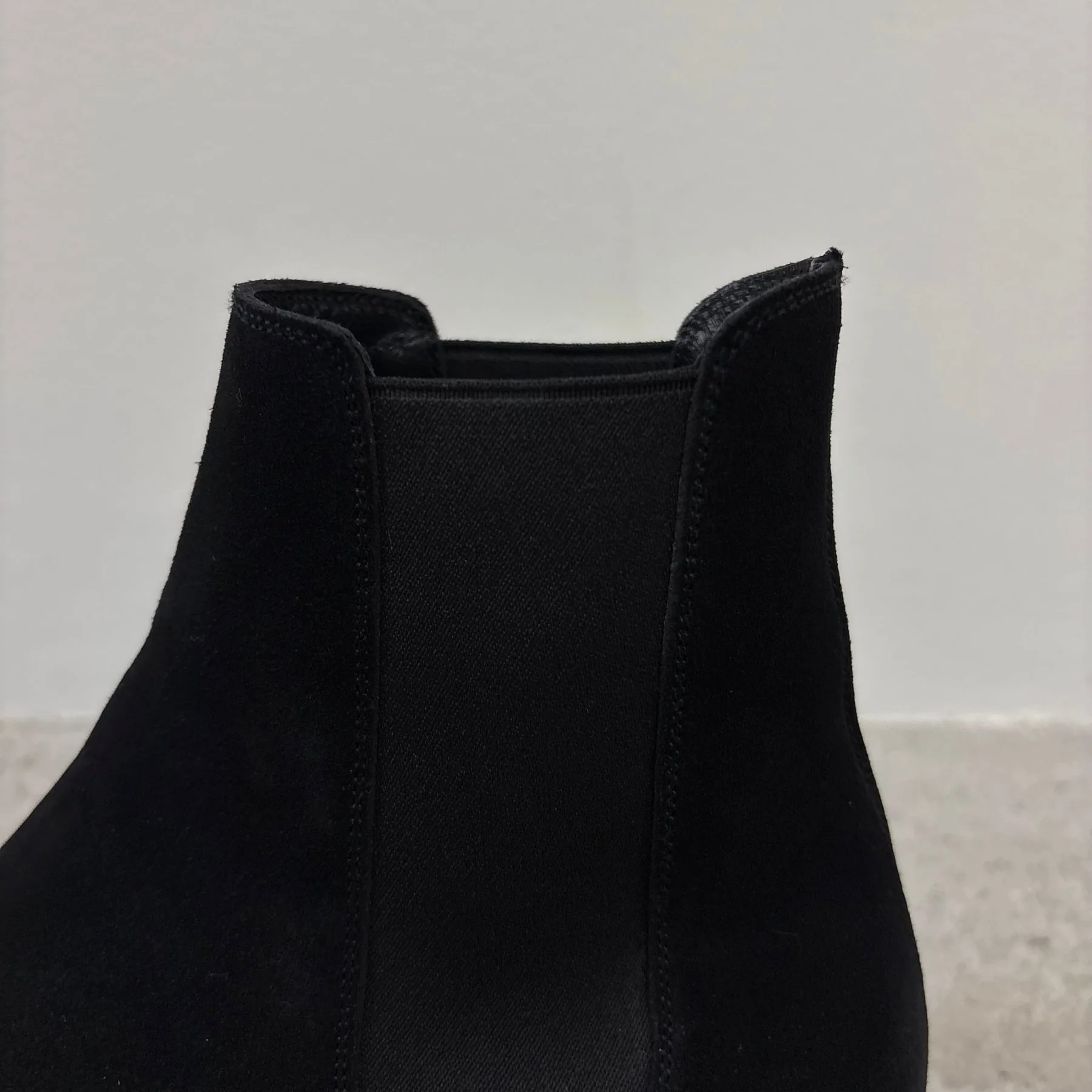 Yves Saint Laurent Wyatt Suede Chelsea Boots - Image 6