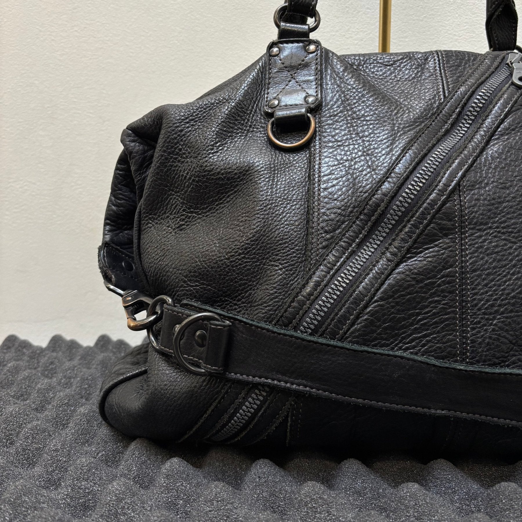 Zer Full Grain Leather Cross Zip Handbag - Image 3