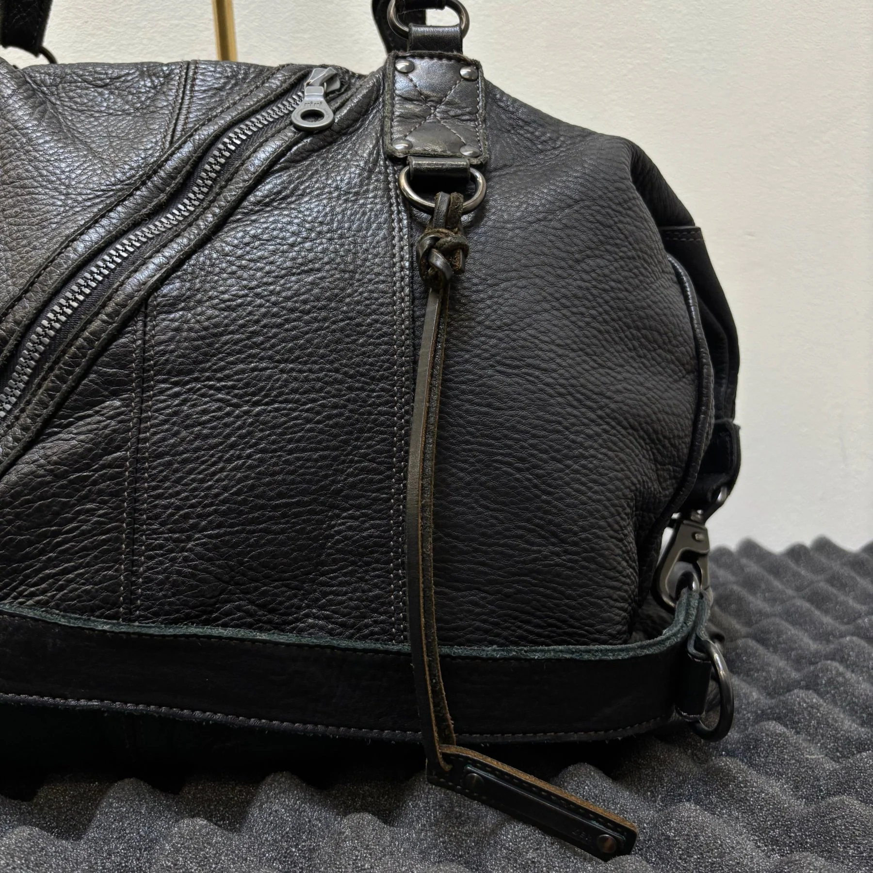 Zer Full Grain Leather Cross Zip Handbag - Image 4