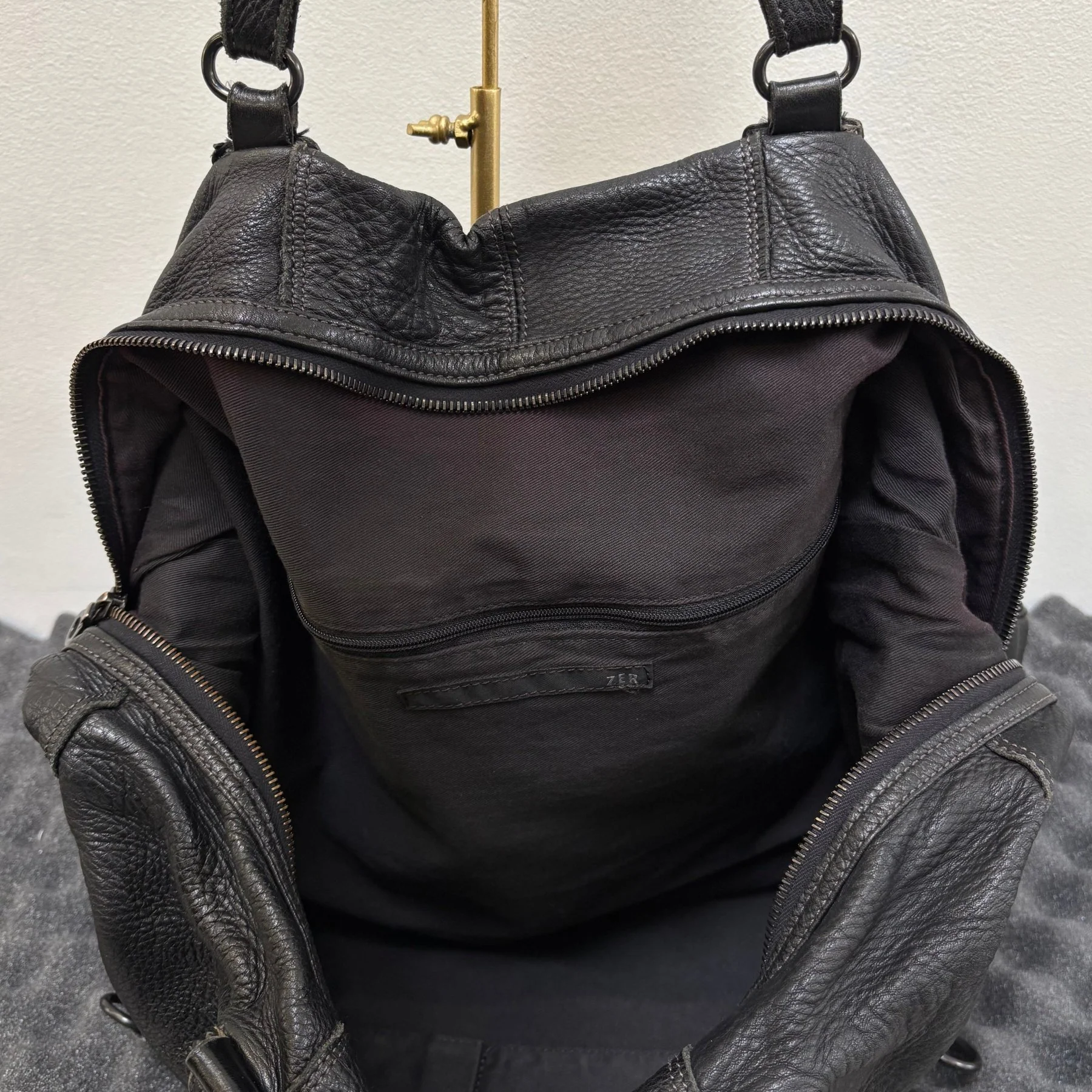 Zer Full Grain Leather Cross Zip Handbag - Image 7